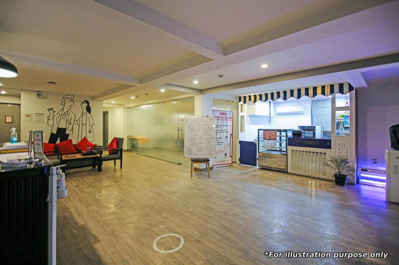 Vaccinated Staff- Oyo Townhouse 105 Khar West Station Hotel Мумбай Екстериор снимка