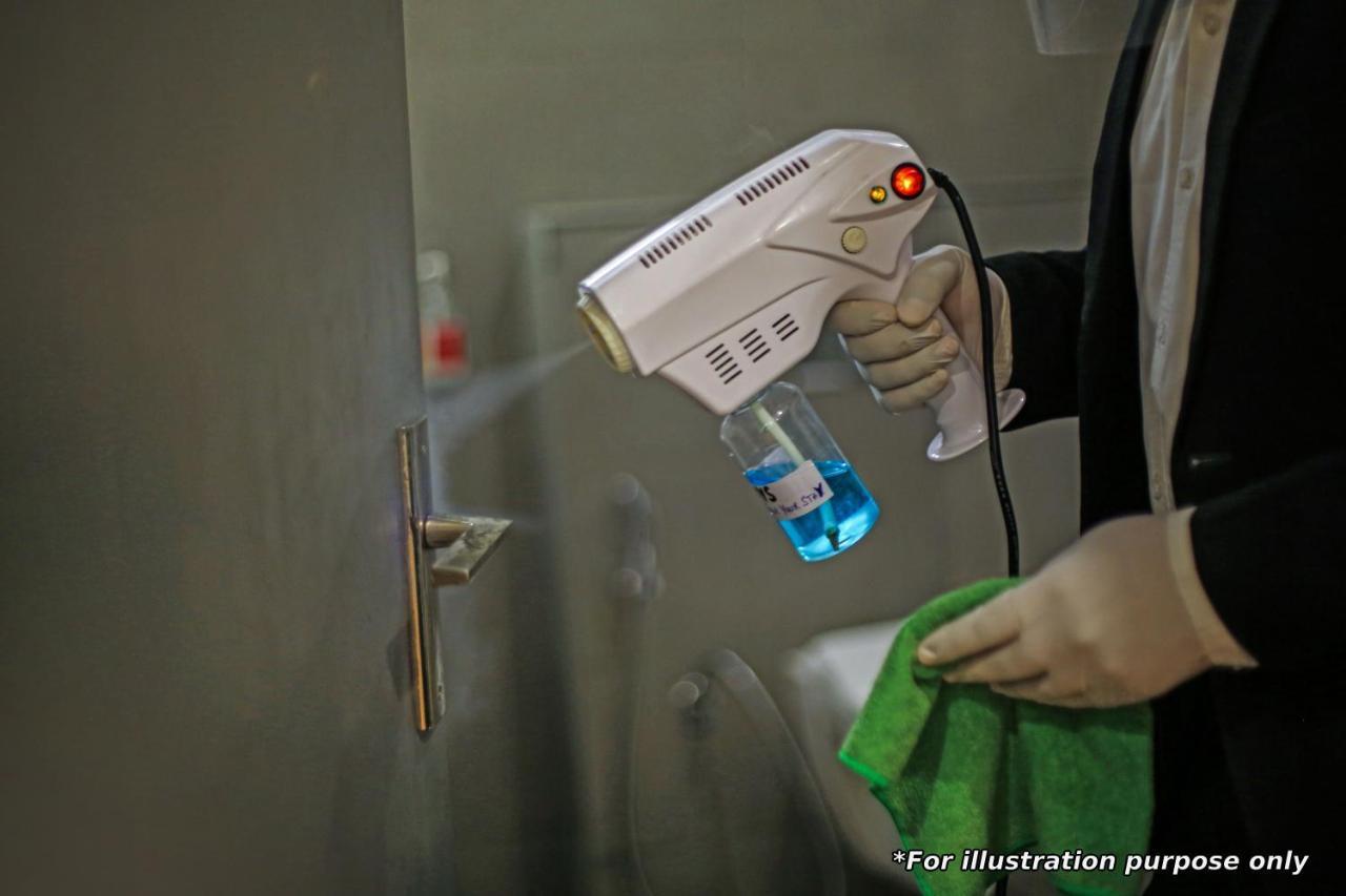 Vaccinated Staff- Oyo Townhouse 105 Khar West Station Hotel Мумбай Екстериор снимка