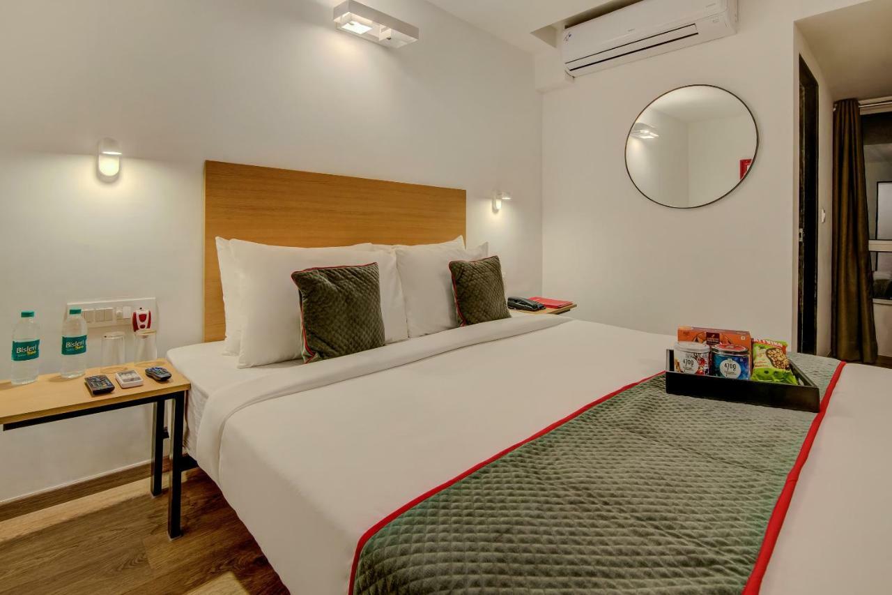 Vaccinated Staff- Oyo Townhouse 105 Khar West Station Hotel Мумбай Екстериор снимка
