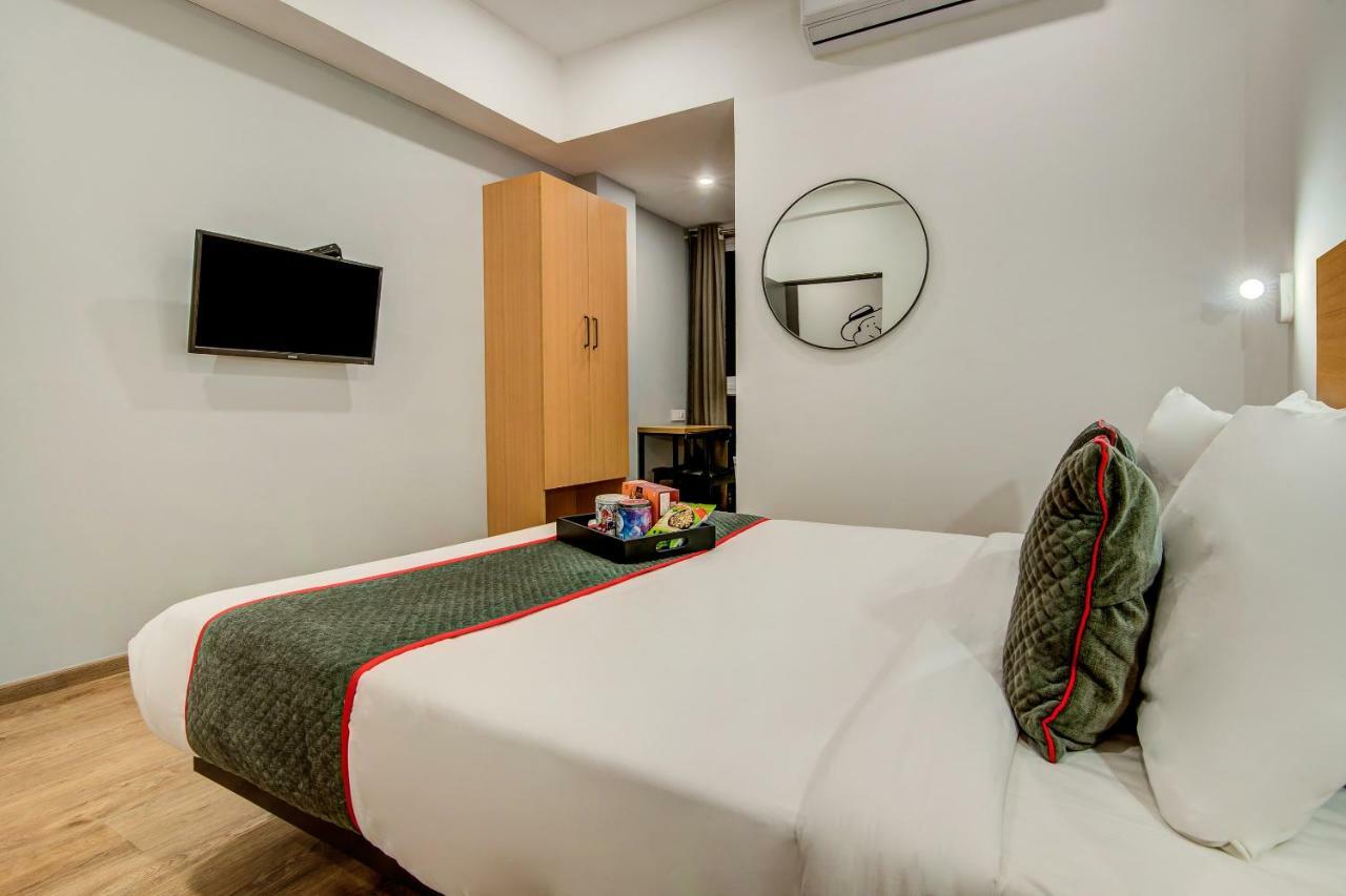 Vaccinated Staff- Oyo Townhouse 105 Khar West Station Hotel Мумбай Екстериор снимка