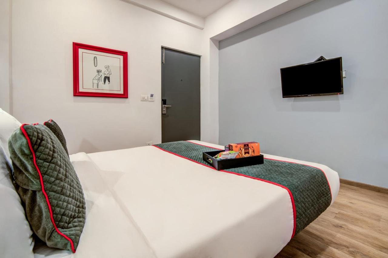 Vaccinated Staff- Oyo Townhouse 105 Khar West Station Hotel Мумбай Екстериор снимка