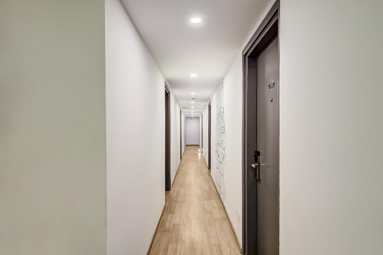 Vaccinated Staff- Oyo Townhouse 105 Khar West Station Hotel Мумбай Екстериор снимка
